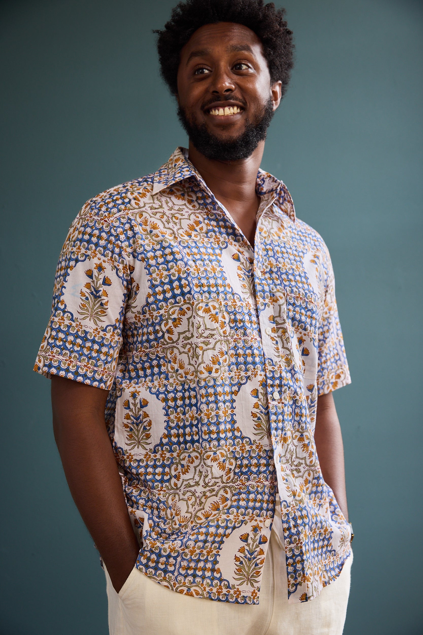 Classic Men's Short Sleeve Button Down