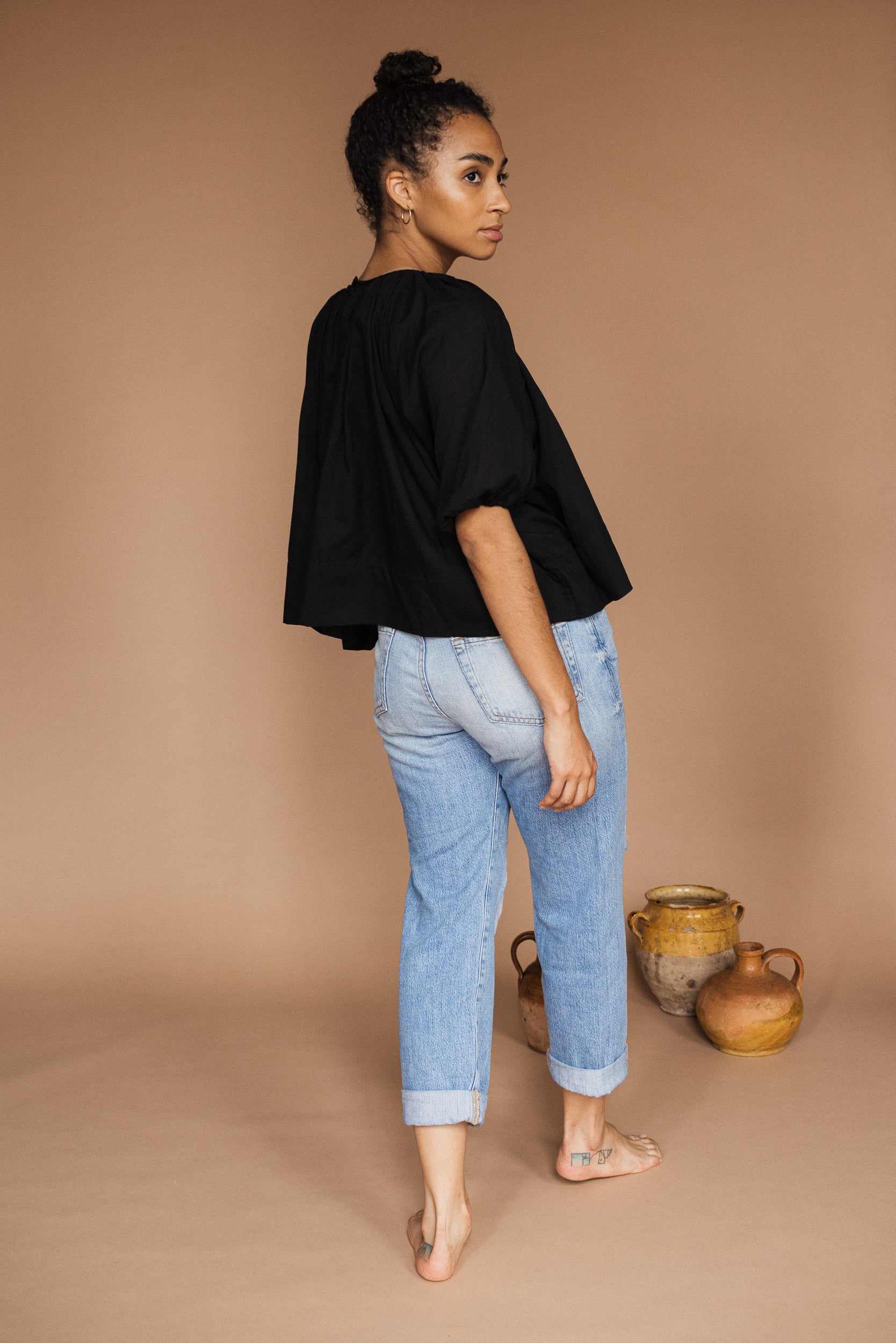 Tamboo Top with elasticized balloon sleeves, handmade in India. | Black