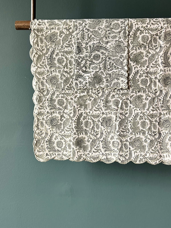 Block printed scallop tablecloth and napkin bundle
