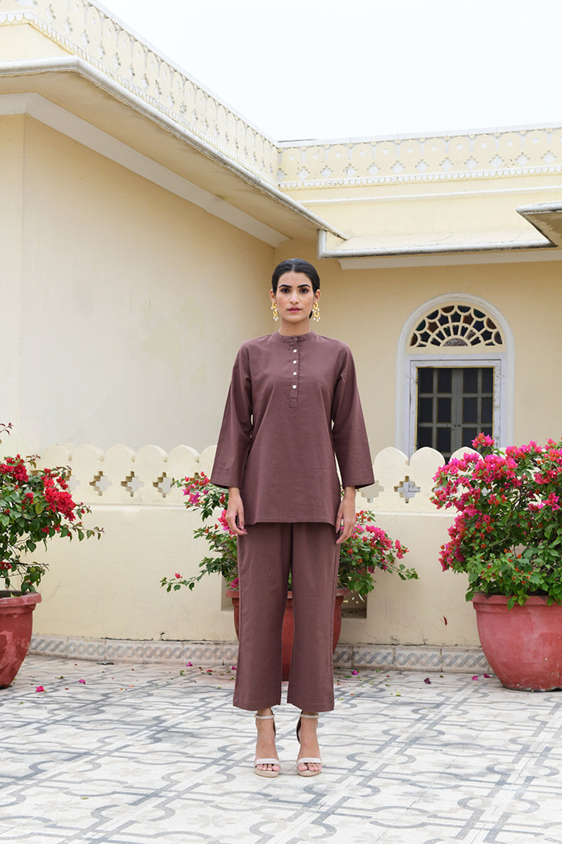 Handloomed cotton pant and tunic loungewear set made in India. | dark earth