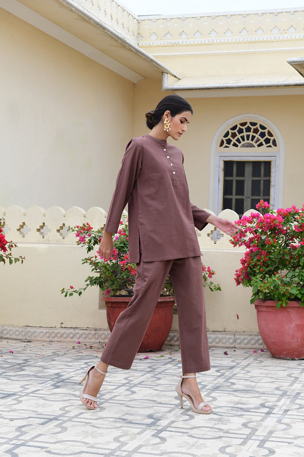 Handloomed cotton pant and tunic loungewear set made in India. | dark earth